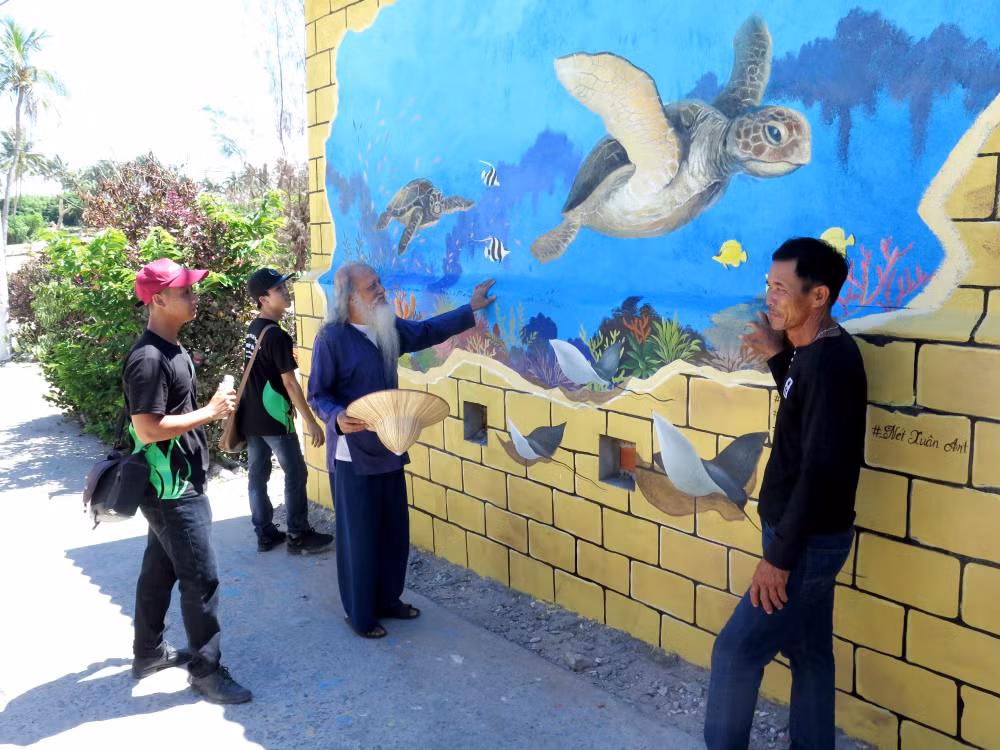 Quang Ngai street art: more than just house decorations ảnh 1