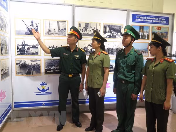 Ha Giang exhibition on seas, islands, naval soldiers ảnh 1