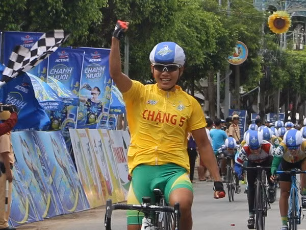 ASIAD 2018: Vietnamese wushu artist wins bronze, cyclist unsuccessful ảnh 1