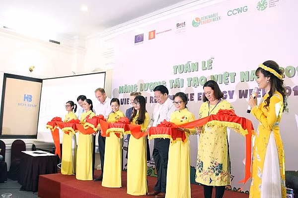 Vietnam Renewable Energy Week 2018 opens ảnh 1