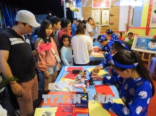 Can Tho exhibition promotes ethnic cultures ảnh 1