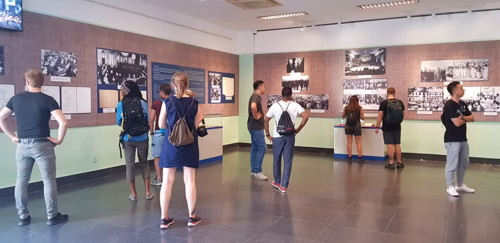 Exhibition on Paris Peace Accords opens in HCM City ảnh 2