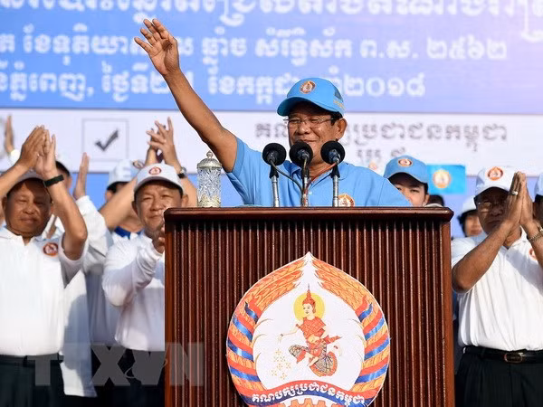 Vietnam congratulates Hun Sen on reappointment as Cambodian PM ảnh 1