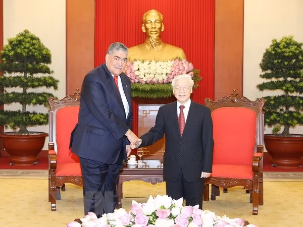 Party chief greets Dominica’s MIU General Secretary ảnh 1