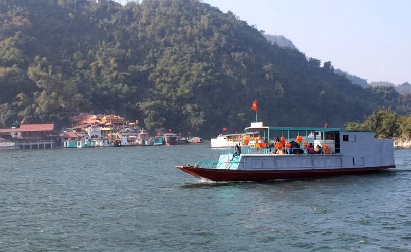 PM approves planning tasks for Hoa Binh Lake tourism site ảnh 1