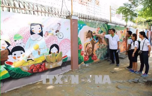 “Brighten up your life” art project launched in Da Nang ảnh 1