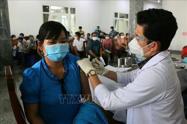 Vietnam records 684 COVID-19 cases on July 9 ảnh 1