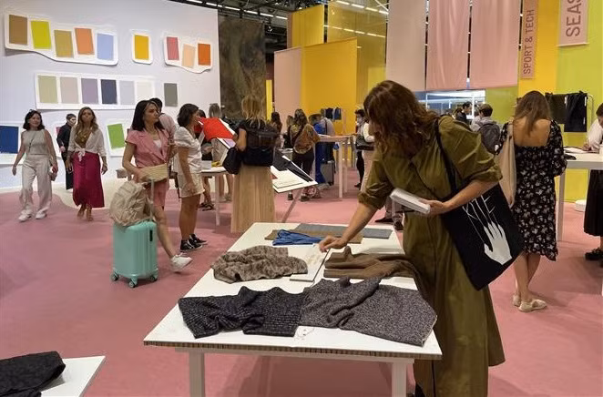 Vietnam attends Premiere Vision 2022 in Paris ảnh 1
