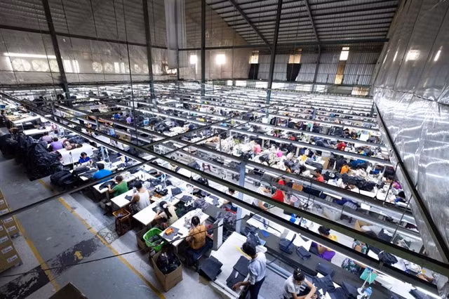 Low foreign demand to hold back Vietnamese textiles ảnh 1