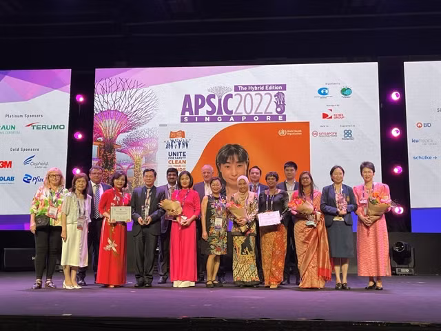 Central Military Hospital receives hygiene excellence award ảnh 1