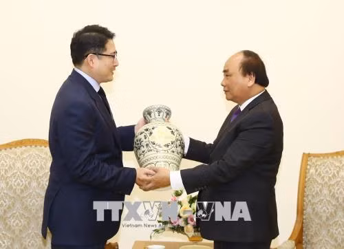 PM promises optimal conditions for Korean investors ảnh 1
