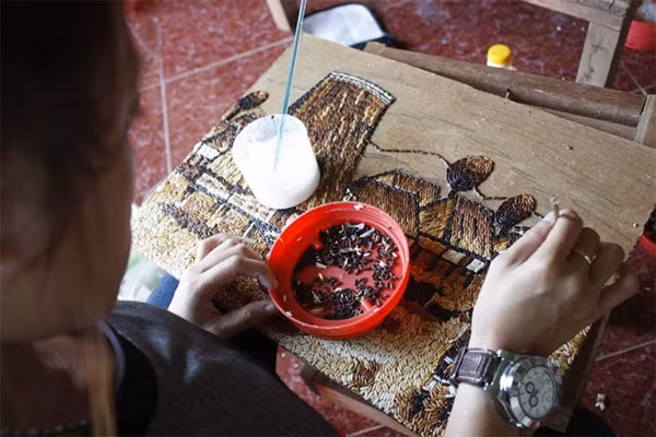Rice paintings in Kon Tum highlight Central Highlands ảnh 1