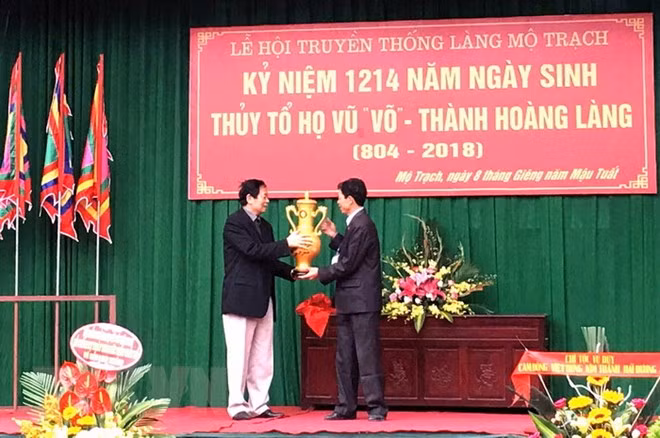 Hai Duong’s Mo Trach village of doctoral laureates honoured ảnh 1
