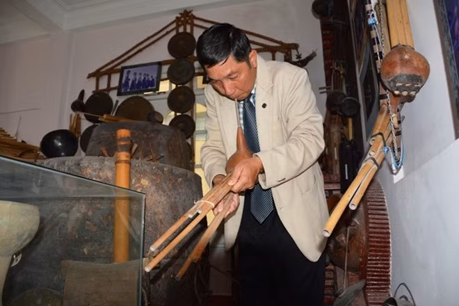 Retired police officer scours country for Tay Nguyen artefacts ảnh 2
