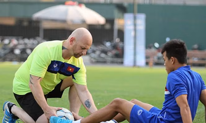 Vietnam signs contract with fitness coach Dominic Palmer ảnh 1 Vietnam signs contract with fitness coach Dominic Palmer ảnh 1