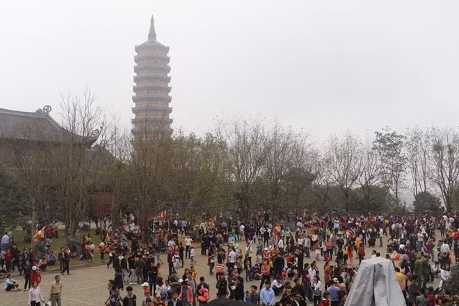 Numerous festivals kick off amid Tet atmosphere ảnh 2