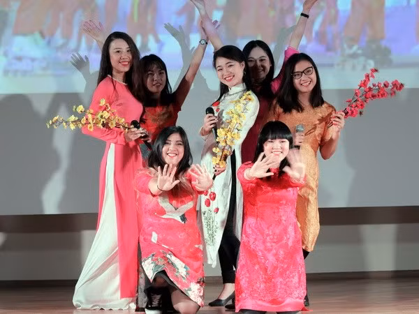Vietnamese students in Moscow celebrate Tet ảnh 1
