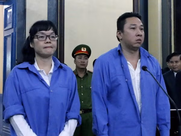 Life imprisonment proposed for swindling ex-Vietinbank official ảnh 1