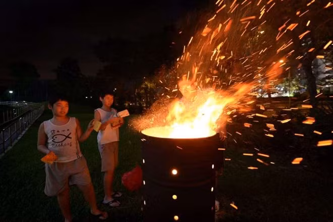 Singapore strictly controls burning of votive papers ảnh 1