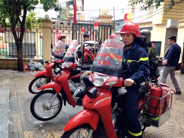 Fire bikes to the rescue in Hanoi’s small alleys ảnh 1