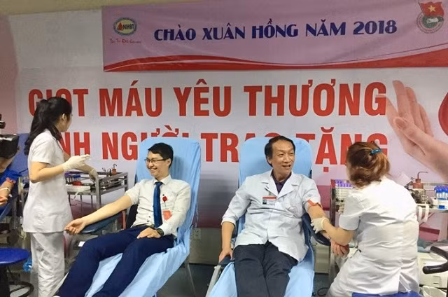 Blood donation campaign opens in Hanoi ảnh 1