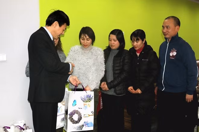Support comes to market-fire victims in Czech Republic ảnh 1
