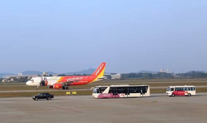 Bad weather affects Vietjet Air’s flights in Hai Phong, Hue ảnh 1