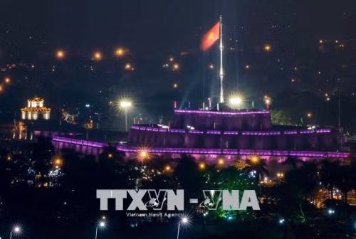 Vietravel-funded project lights up Hue’s Flag Tower ảnh 1
