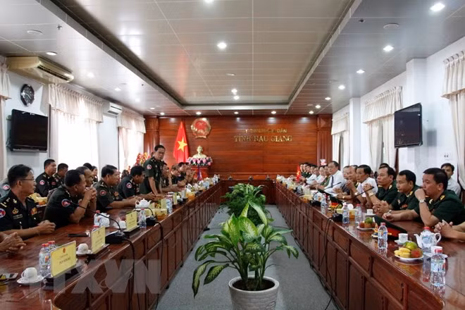 Cambodian general pays Tet visit to Hau Giang ảnh 1 Cambodian general pays Tet visit to Hau Giang ảnh 1