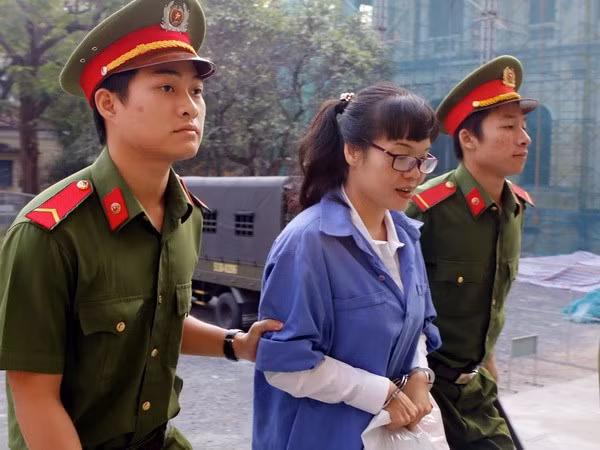 Life sentence given to swindling ex-Vietinbank official ảnh 1