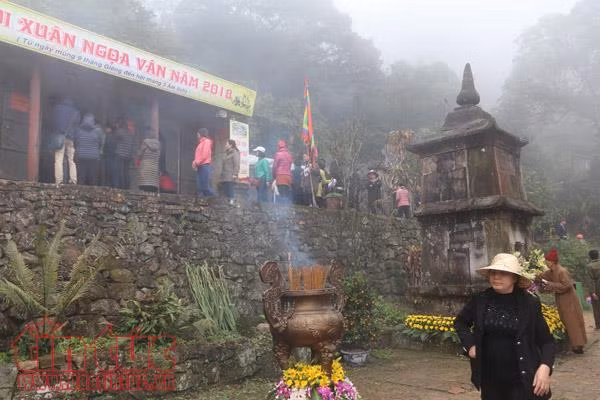 Quang Ninh: Ngoa Van spring festival kicks off National Tourism Year ảnh 1