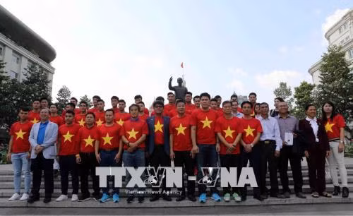 Tens of thousands of fans join exchange with Vietnam’s U23 team ảnh 1