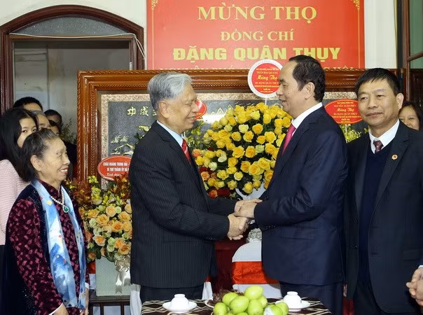 Leaders congratulate general Dang Quan Thuy on 90th birthday ảnh 1 Leaders congratulate general Dang Quan Thuy on 90th birthday ảnh 1