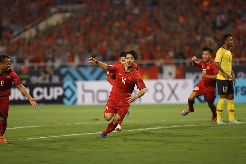 Vietnam defeats Malaysia 2-0 in AFF Suzuki Cup’s Group A ảnh 1