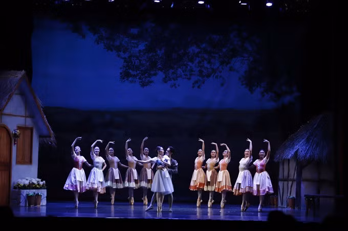Classical ballet Giselle to be restaged at HCM City Opera House ảnh 1