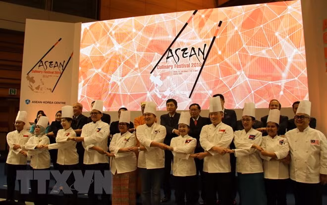 Vietnam shows off “pho,” “nem ran” at ASEAN Culinary Festival ảnh 1