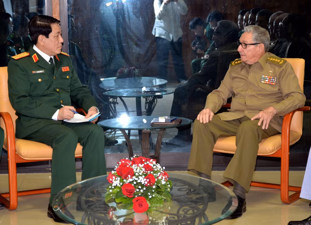 Vietnam, Cuba intensify friendship between armed forces ảnh 1