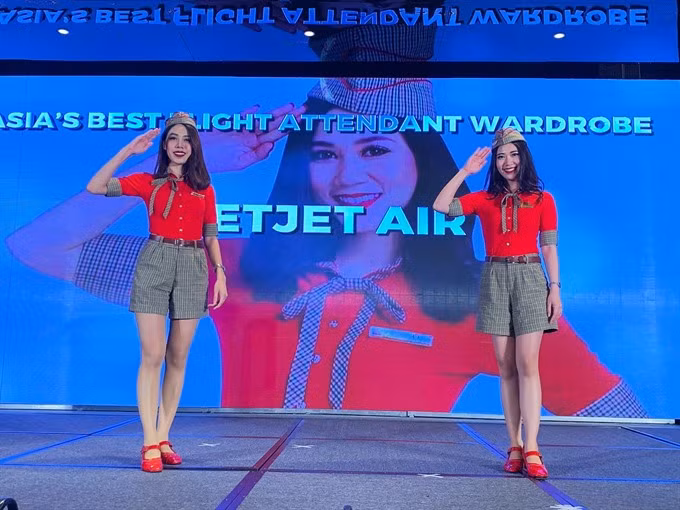 Vietjet uniforms soar above the rest ảnh 1