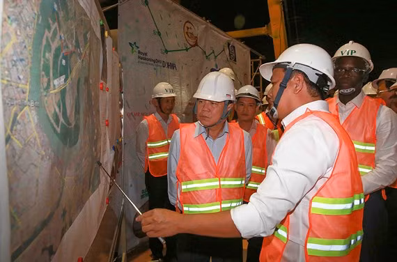 HCM City, WB top officials visit site of Nhieu Loc – Thi Nghe project ảnh 1