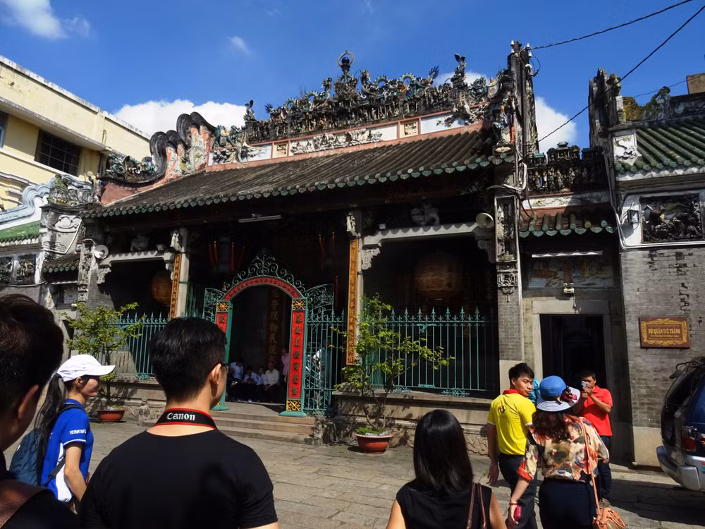 Special tours give visitors insight into HCM City’s history ảnh 1