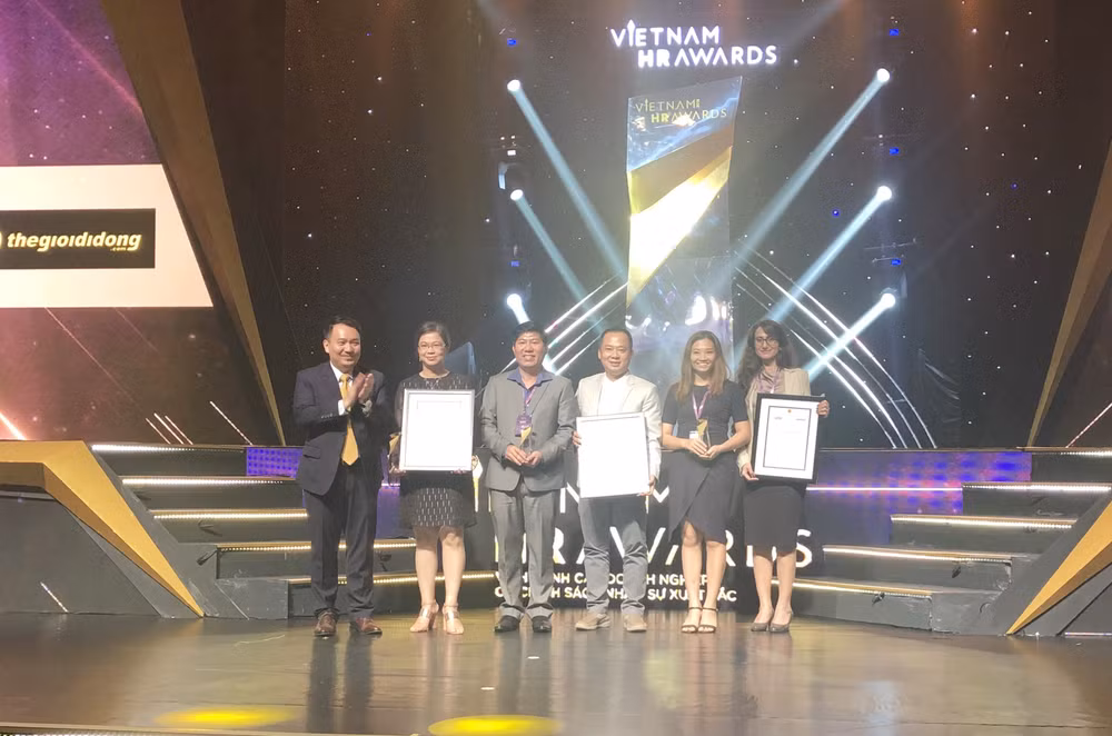 Awards honour firms with excellent HR strategies ảnh 1