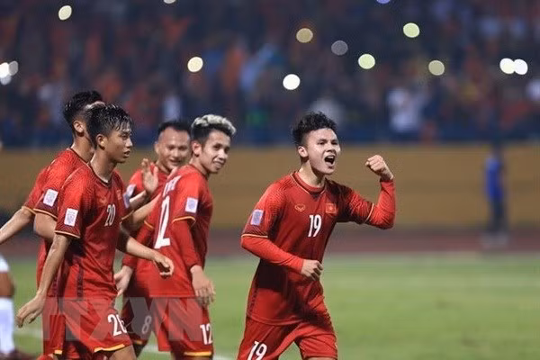 Quang Hai, Van Duc stand out in best player, best goal polls ảnh 1