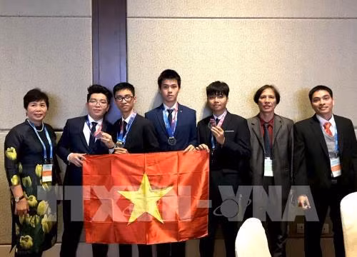 Hanoi students win 4 medals at In’l Olympiad on Astronomy-Astrophysics ảnh 1