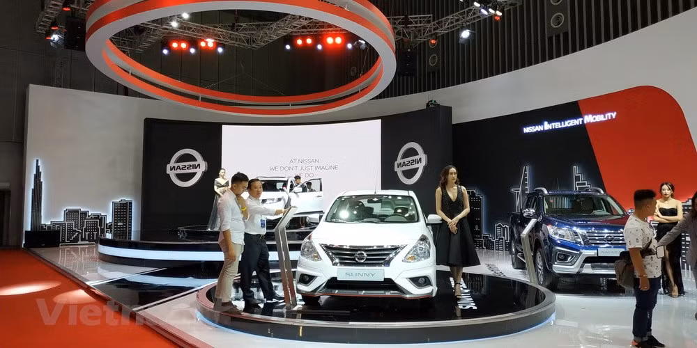 Imported cars boost auto sales in October ảnh 1 Imported cars boost auto sales in October ảnh 1
