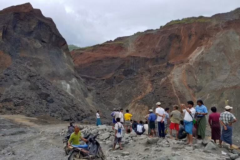 Landslide kills at least 20 in Myanmar ảnh 1