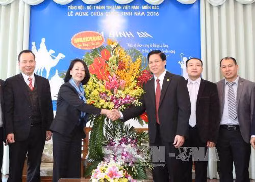 Party official pays Christmas visit to Protestant community ảnh 1