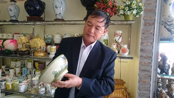 Famous Bat Trang ceramics village seeks new approach ảnh 1 Famous Bat Trang ceramics village seeks new approach ảnh 1