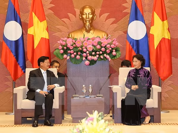 Top legislator meets with Lao Prime Minister ảnh 1