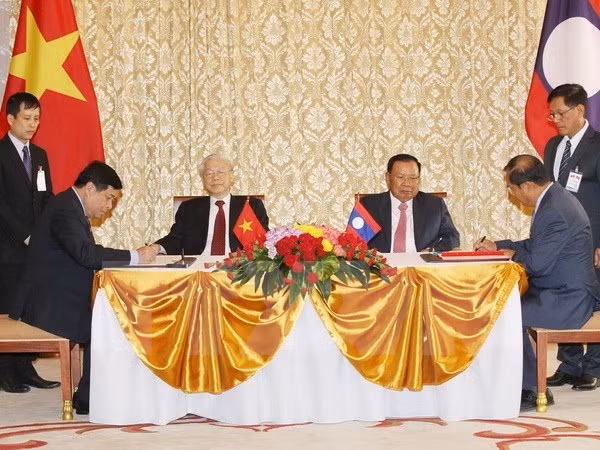 Vietnam, Laos issue joint statement ảnh 1