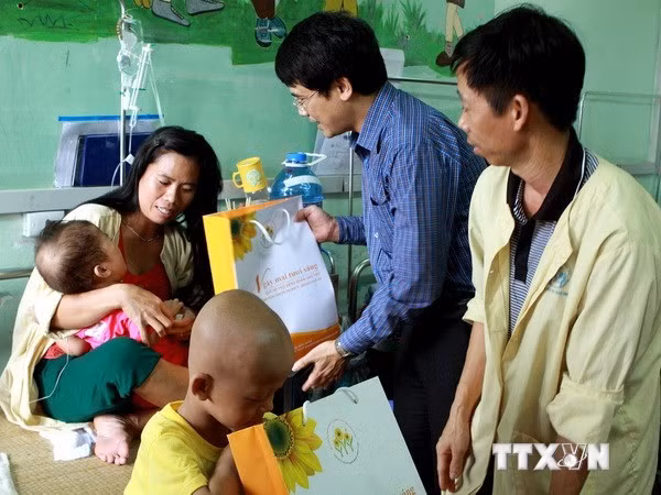 Vietnam doctor attends international cancer congress ảnh 1
